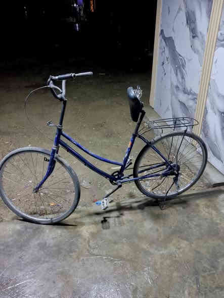 السلام عليكم عندي بايسكل للبيع بناتي حجم 26 رايده قفله 40 ما ابي اي نقص بس ماسنجر ولا شويه ضبه تمام ويريد يخابرني قفل 40 ***********
