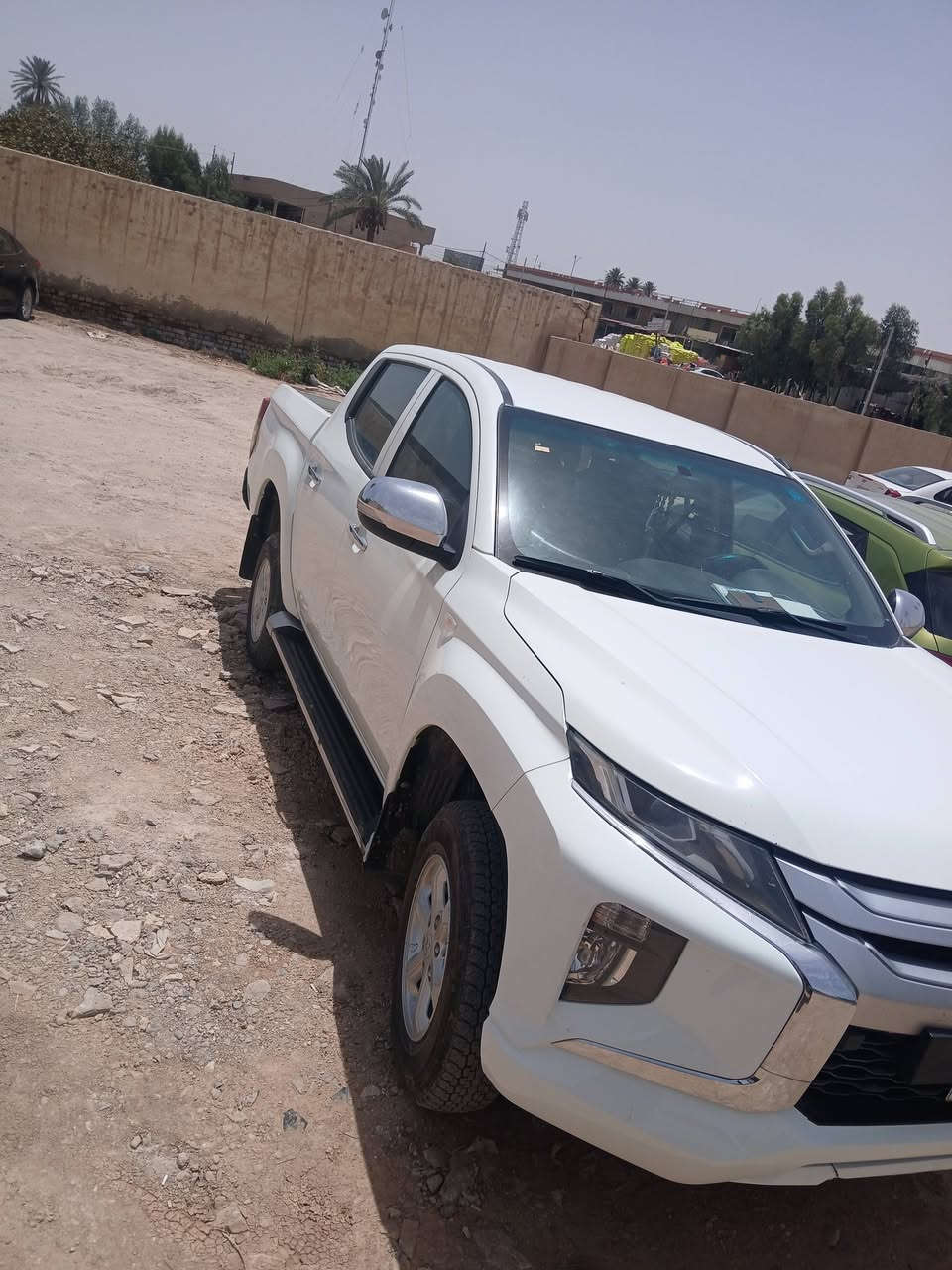 السلام عليكم
 ميسبوشي L200 موديل 2020 بانزين كير عادي دفع رباعي السياره مكفوله كفاله عامه السعر 175 للاستفسار الاتصال على الرقم ***********
