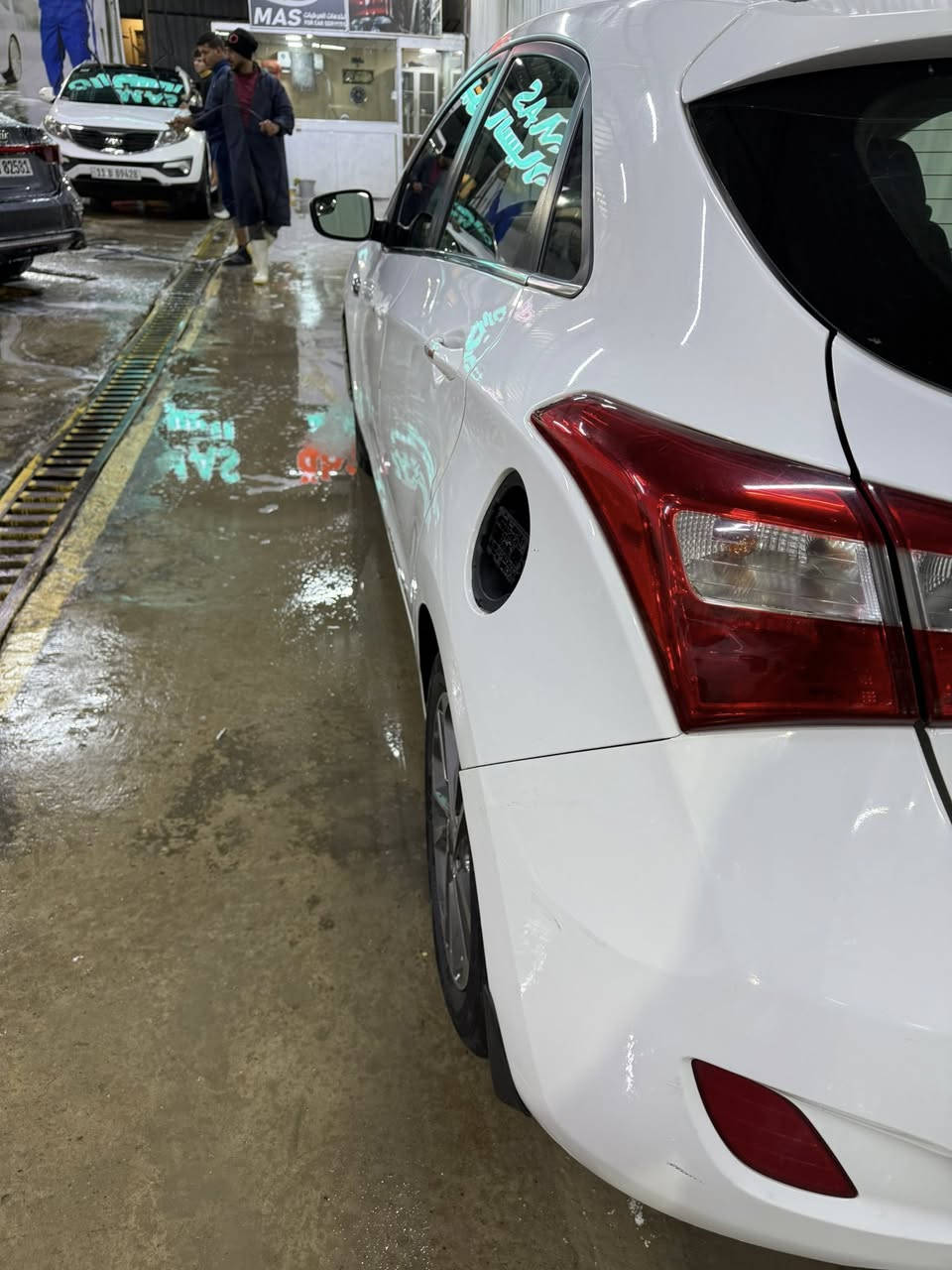 سيارة هونداي النترا هاج باك ٢٠١٦ / ٢٠٠٠GDI
وارد امريكي 
السيارة بيها ٤ قطع ابيع احزام وتجي تشوف بعينك
منظومة التبريد جديدة 🆕 بلصيف بدلته
صدر امامي خلفي كامل جديد صار شهر من شديته 
 تخم تاير جديد ٤ 
الغرفة مالتها جديدة كامرة بلاديه شاشه اندرويد شادلها جديدة 
كير AT المرغوب
محرك ٢٠٠٠ gdi
مابي تنقيص ولا تبخير 
بس مفتوح  
ماشيه ١٥٣ ميل 
سنويه باسمي رقم بغداد جديد سنويه لحد ٢٠٣٠ تحويل مباشر 
رايدها ب ٨٢ ورقه وبيها مجال 
صورها والسيارة احلى من الصور 
 قبغ مال بانزين ويدة باب نقص 
مكان السيارة بغداد 
وللاستفسار الاتصال على الرقم 
***********
