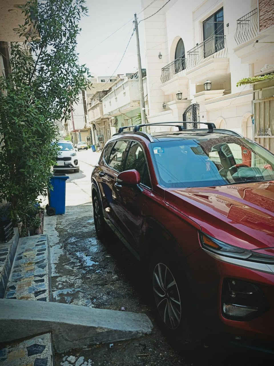 السلام عليكم
سنتافيا
موديل 2020 
الموصفات 
1. كشنات جلد
2.  حساسات
3. كامرات
4. بانوراما 
5. سايد بريك دكمه
6. شاشه كار بلي
7. بصمه
8. تحكمات ستيرن
9. شاحن الاسلكي
10 خمس راكب 
السياره مفوله وبعد بيها مواصفات ماذكرتهن 
السيارة نضيفه الون احمر رقم بغداد 
سعرها 185 
المكان بغداد الحريه الاولي 
الاستفسار ***********
