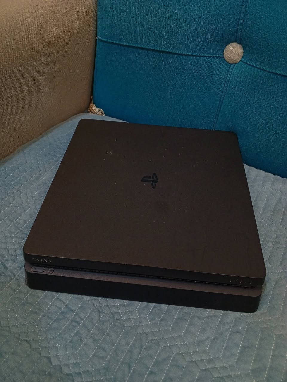 بلي فور سلم نضيف وما داخل تصليح  اونلاين واليدات كلهن شغاله وياه قرصين قرص فيفا 2024 وقرص ريد ديد وبي حساب بي
فيفا 2026
باتمان 
ريزنت ايفل 
 السعر230 وبي مجال+ عندي توصيل محافظات 
اي استفسار ***********
