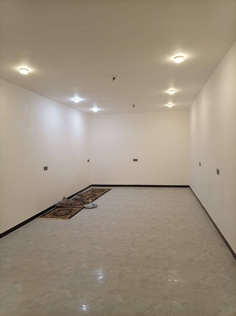 بيت زراعي المساحه 250 متر بالاسكان الصناعي
دور سيد حمزه مقابيل مدرسه الحريه
البناء بلوك كهربائي كونكريت صب
التفاصيل / طارمه كبيره استقبال طول 9 أمتار صاله وغرفتين نوم ومطبخ وصحيات داخليه وخارجيه
السعر 61وبي مجال لشراي مستعجل علا بيعتة 
التفاصيل *********** بي واتساب
