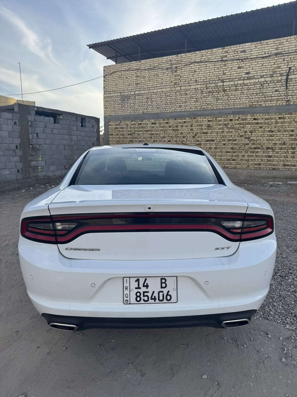 سلام عليكم للبيع دوج جارجر 2022 اصل رقم بصره بسمنه تحويل ثاني يوم السياره كفاله عامه من كلشي ماعدا البنيد مضروب وراجع نفسه بدون صبغ السياره جديده جدا وعلى وضع الشركه شرط كفاله من شخط والبارد ولصبغ ولتبديل ولفتح ماشيه 62mi سياره مواصفات sxt معروفه ماحاجه اذكرهن طخم تاير حداده باكيت تبريد تدفئه بوضع الوكاله سياره جاهزه الف ماتذب عليها عنوان السياره البصره قضاء القرنه السعر 260//  وبيها مجال لشراي للاستفسار ***********
