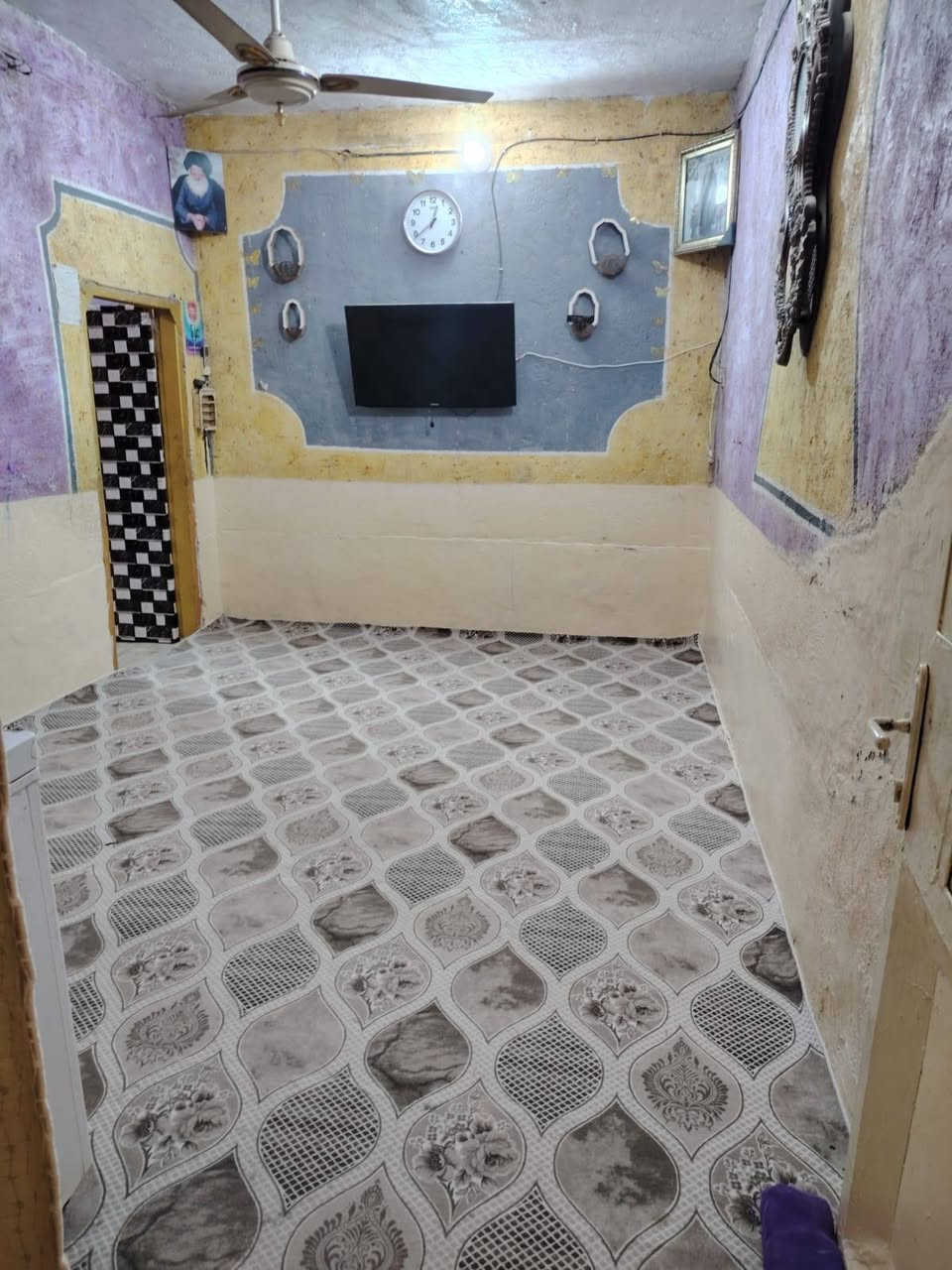 تنزيلات مستعجل 
بيت للبيع المساحه ١٠٠م غرفه نوم وصاله ومطبخ وصحيات وستقبال وطارمه وتشاريف السعر ٢٧مليون فقط مراجعة مكتب الخزعلي للعقار ***********
