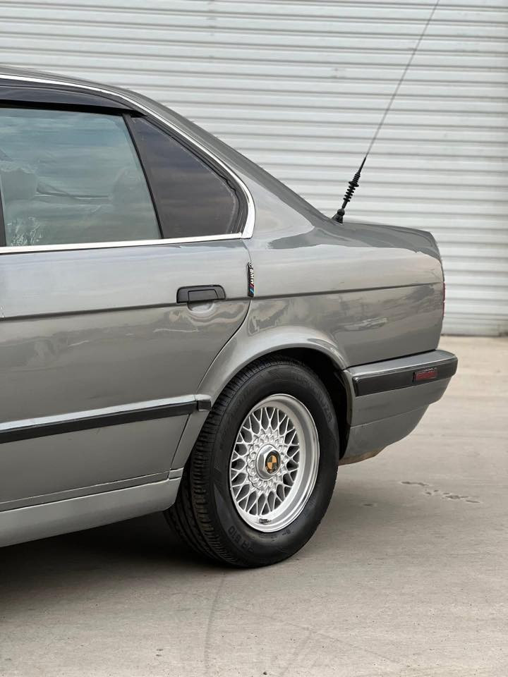 السياره للبيع محرك كير دواخل كلو جديدتخم تاير جديد طالب عليها ٥٥وبيها مجال بسيط***********
