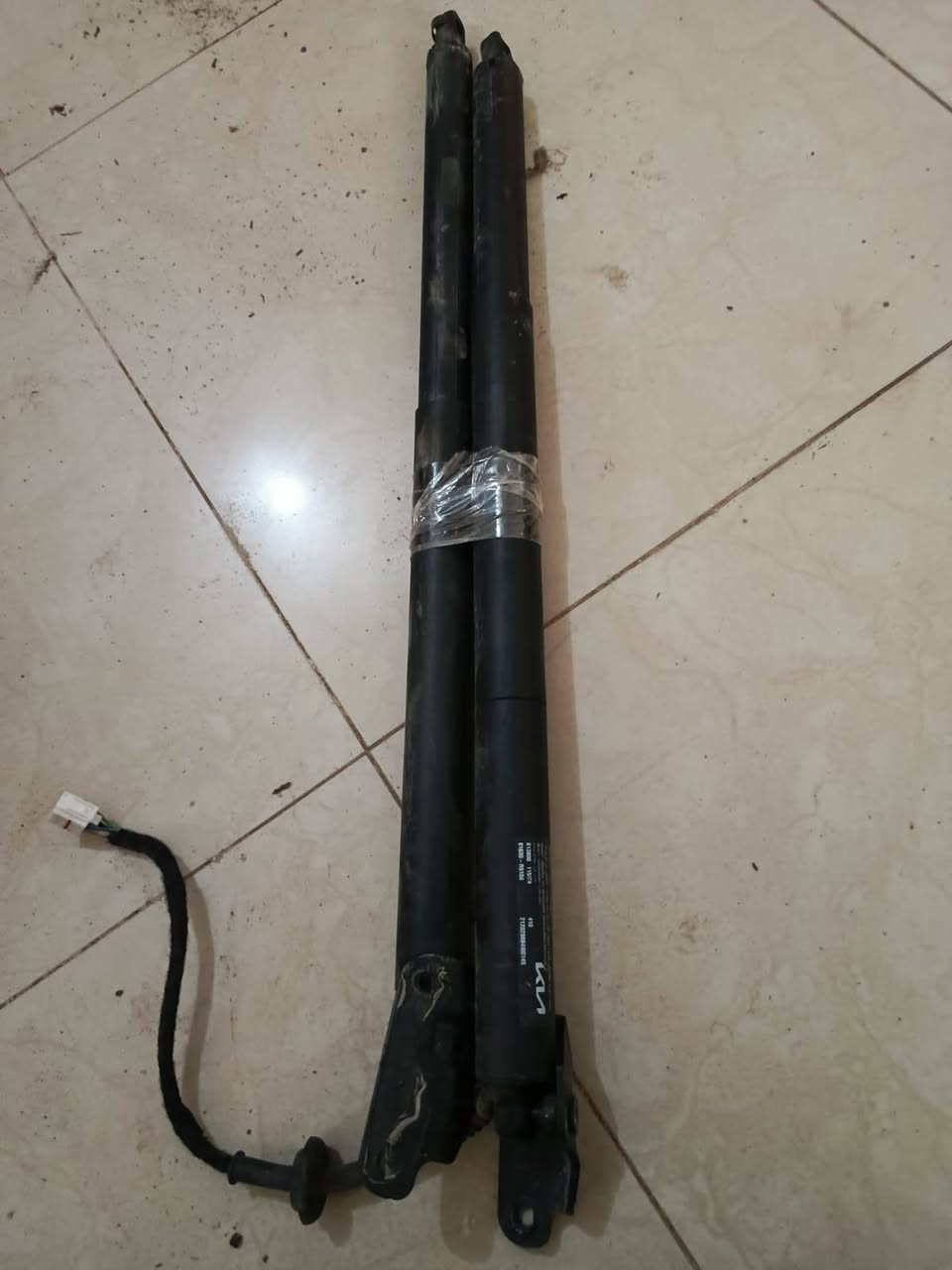 السلام عليكم دبلات جنطه خلفيه كهربائي مال كيا سورنتو 24 للبيع السعر 300 دولار ***********
