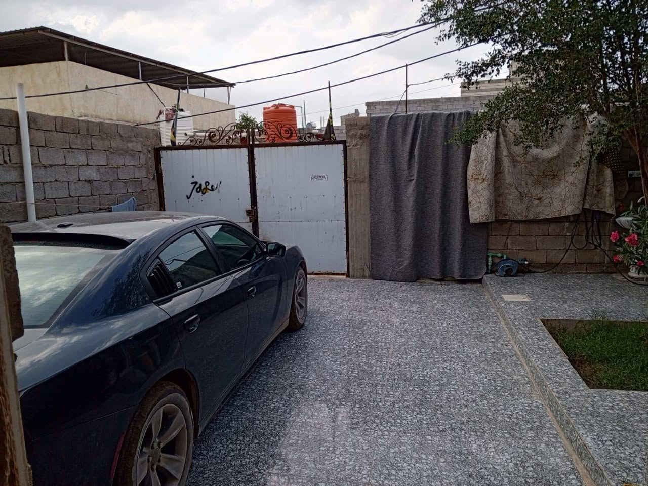 بيت للبيع بصره شط العرب كباسي شارع بيت صيهود بي قرفتين او هول او ستقبال او حمامات داخلي او خارجي منور بي او متى واره البيت متروك او متر كدام البيت المساحه 240 الواجهيه ماملبوخه سعره 125مليون ***********رقم صاحب البيت بي وات ساب البصرة, العراق
