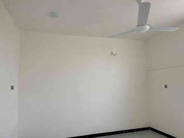 #شقه حديثه كبيره مساحتها 100م2 مدخل من شارع باب منفصل تحتوي على غرفتين واستقبال ومطبخ بورسلين كبير وحديث كامله من كل نواحي من الماء والكهرباء والمنظومة الغاز
عنوان خنيطله شارع الكراج للتواصل***********
