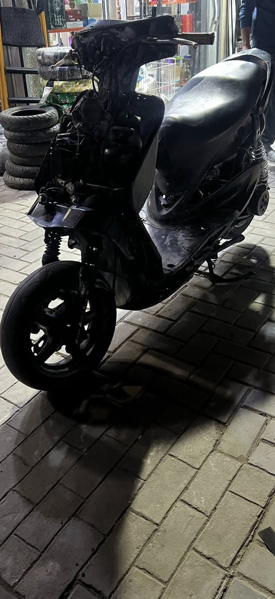 سلام عليكم سكنس ثنيه مالعب
تايرات امامي خلفي جديد 
تزويد نواعم 
بوشه ٥٨
صينيه امامي 
كلج امامي 
قبق عنبار 
تعلاكه 
صالنصه اصليه 
***********
بغداد دوره
