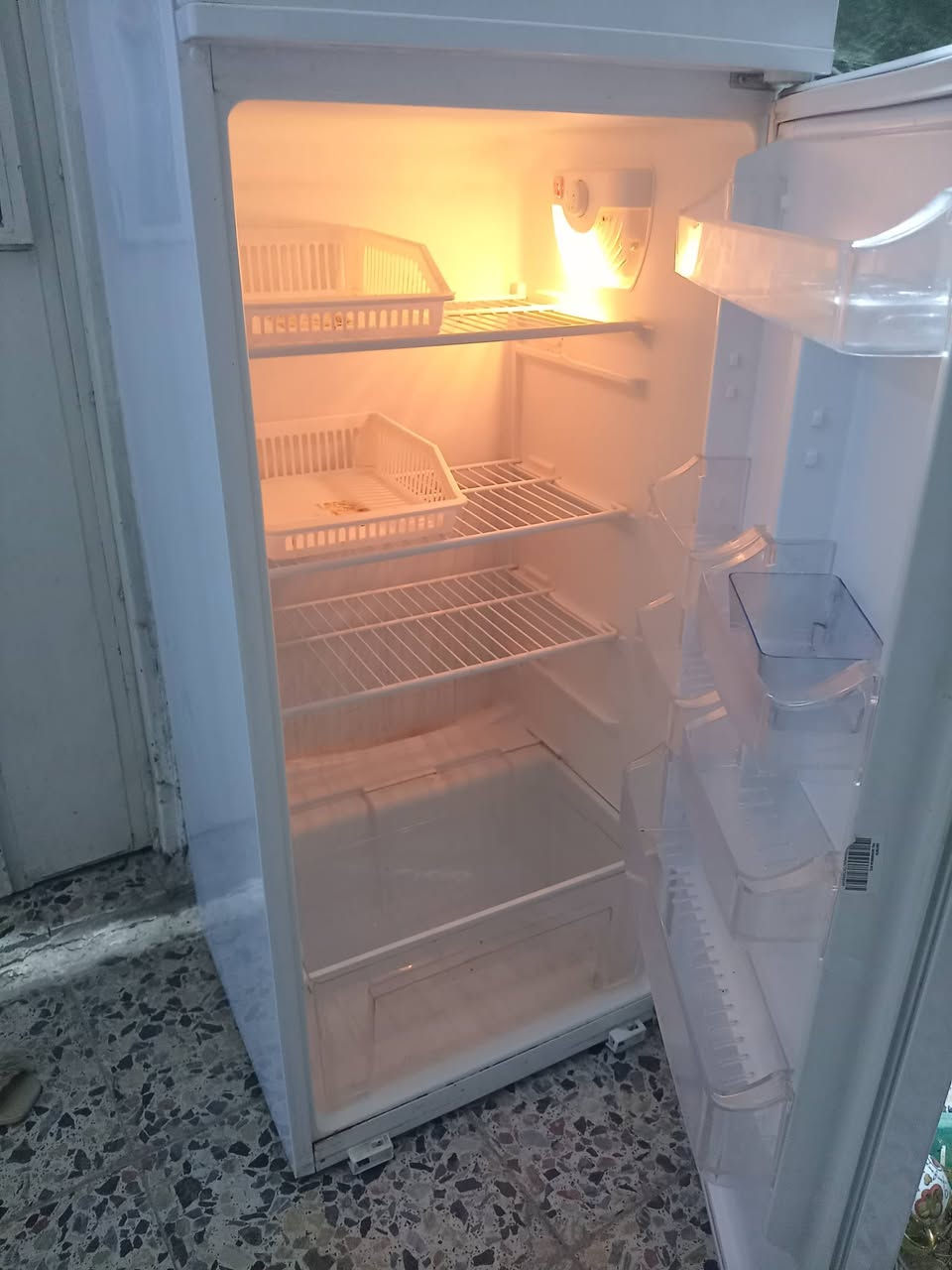 بسبب الوعود الكاذبه اعيد النشر ثلاجه فستل بخاخ نضيفه كلش سعرها 200 مكاني مدينة الصدر ***********
