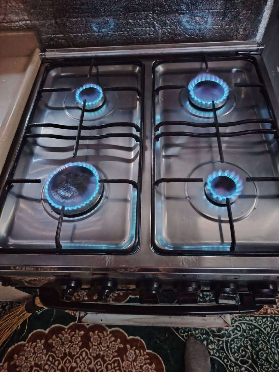 طباخ للبيع مصريه 4 عيون شغاله فرن شغال نضام بواري موصل  يارمجة الشرقية رقم مبايل *********** 
سعر 120 بي مجال
