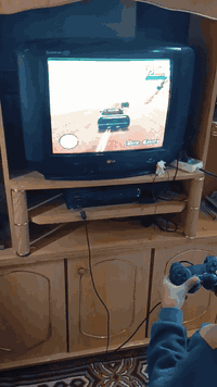 السلام عليكم ابلي تو للبيع مع التفزيون السعر 100
***********
