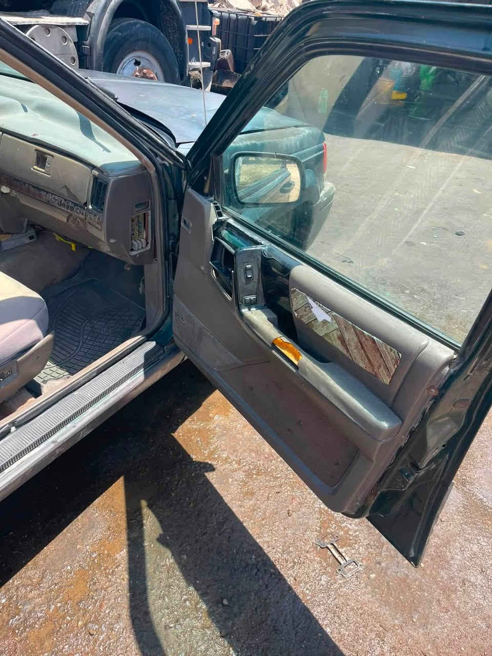 البيع جيب شيروكي مديل 92  بلادي لا صبق ولا ضربه حداديه جديده طخم تاير رقم بصره مكينه فيفيتي  توني شاده سنويه ورقم جديد ال30 تخلص 
سعرب35   وبيه مجال مكان سياره البصره زبير 
ستفسار ع رقم ***********
