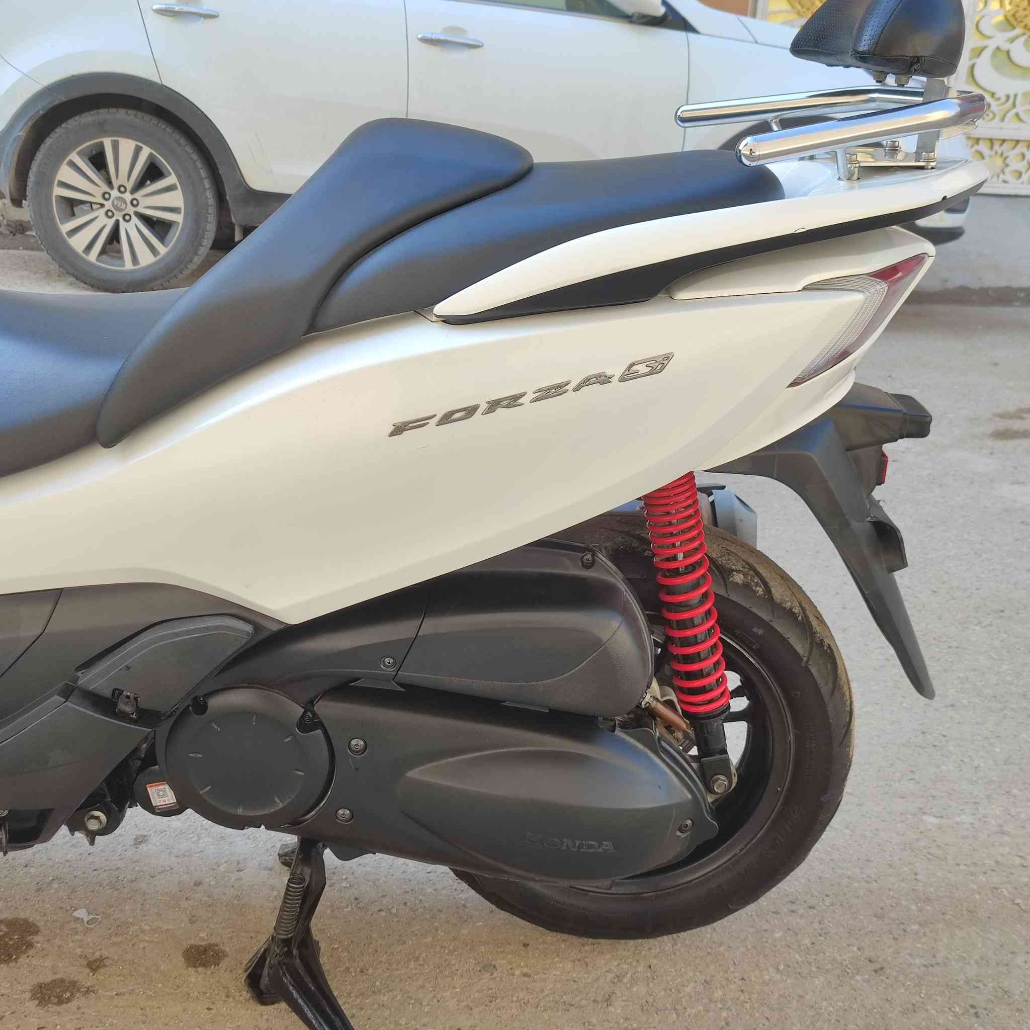 السلام عليكم اخوتي الطيبين دراجه فورزه MF-12 مواصفات Si دراجه بل كارتون تايرات الشركه ماشيه 9 الف حقيقي كريستال 
إخوتي الدراجه بحاله الوكاله شرط الفحص مكاني بغداد الاستفسار عله الرقم ***********
