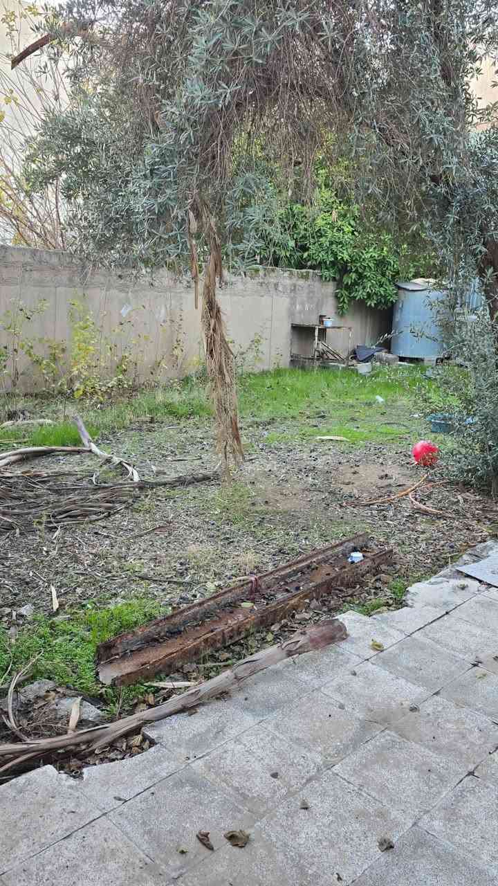 سلام عليكم
بيت 🏠 للبيع في حي المثنى قرب فرع ديوان موقع مميز 
بناء قديم سند طابو الزهور شرط التحويل
مساحه البيت 300 متر واجها 10 متر 
يحتوي البيت ع استقبال وهول وغرفتين نوم 🛌 ومطبخ وصحيات ومناور وكراج سياره وحديقه 
طابق الثاني هول و3 غرف نوم 🛌 وصحيات وبلكون 
للاستفسار عن سعر البيت الاتصال ع الرقم 
***********
***********
