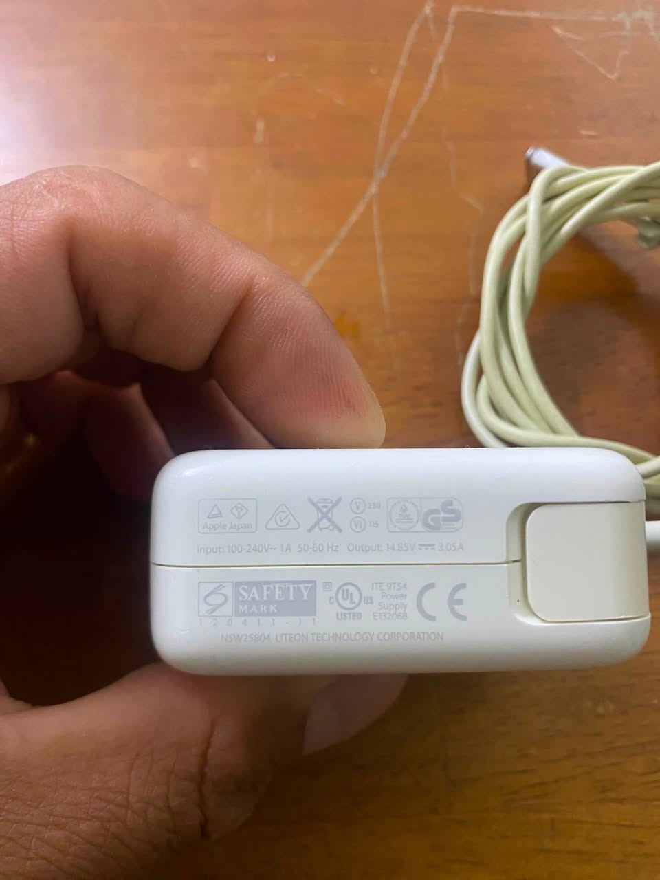 للبيع شاحن Apple MagSafe 2 أصلي 45W

* القدرة: 45W
* الموديل: A1436
* مناسب لأجهزة MacBook Air بمنفذ MagSafe 2
* يعمل بكفاءة 100%
* الكيبل الأصلي مرفق
* الحالة: مستعمل بحالة جيدة

💰 السعر: 50,000 دينار عراقي

🚚 يوجد توصيل إلى جميع محافظات العراق.

للاستفسار أو الحجز، راسلني على الخاص.


**إذا كنت صاحب هذا الإعلان وتريد حذفه لأي سبب، رجاءا أرسل رسالة إلى الدعم الفني**