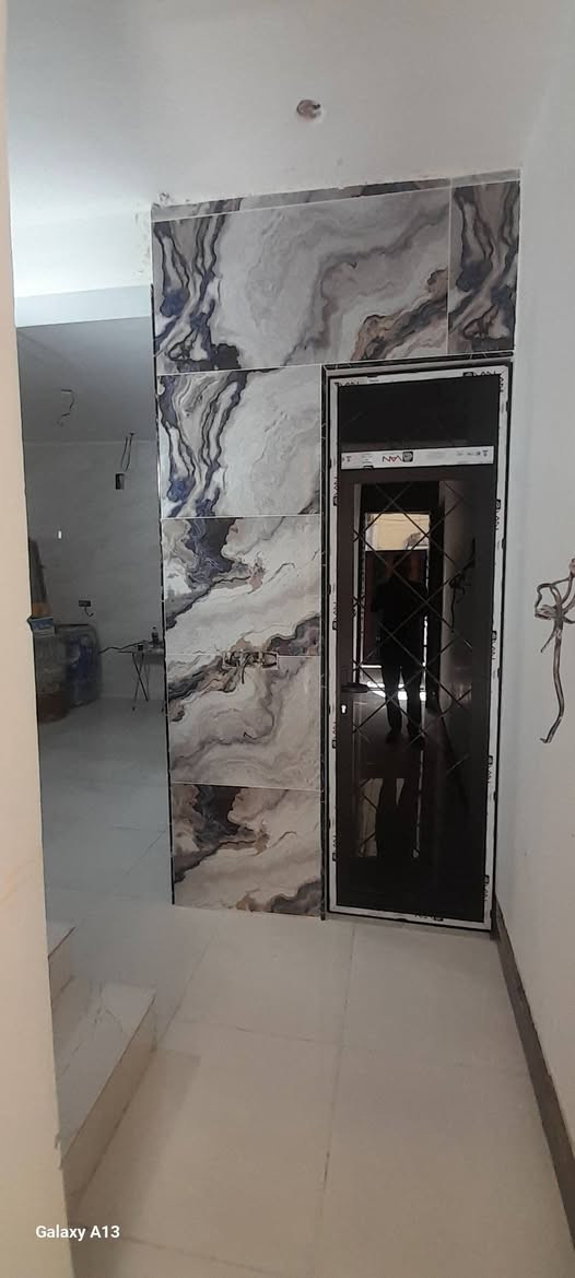 دار للبيع المساحة ٥٤م الواجهة ٥،٥٠م زيونة محلة ٧١٠ قرب مدرسة الجواهري اربع طوابق اربع حمامات خمس غرف نوم وصالة ومطبخ قيد الانشاء للإستفسار *********** *********** أبو مرتضى الربيعي
