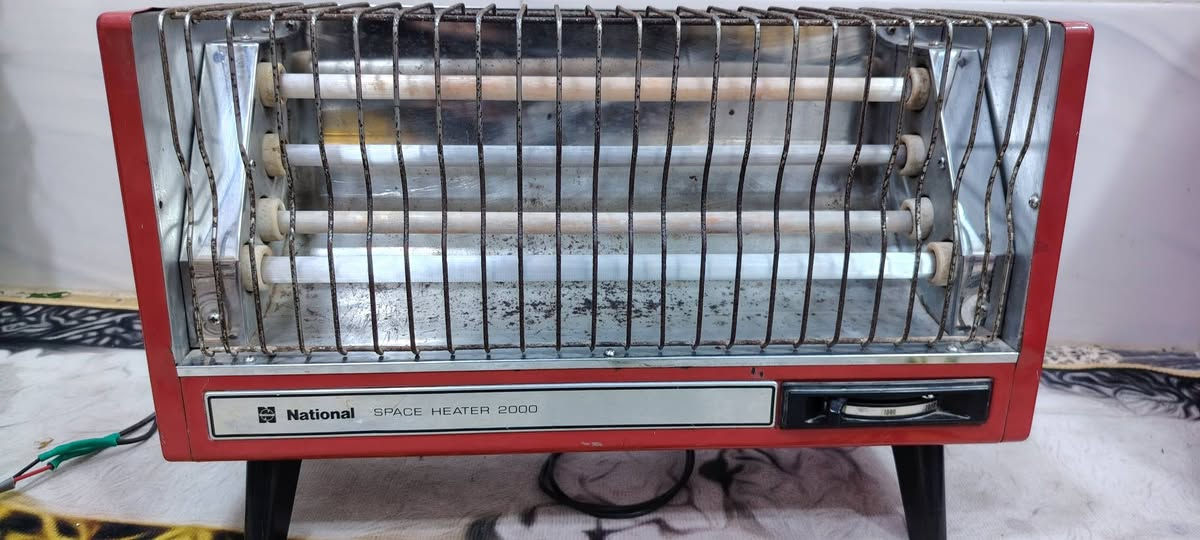 السلام عليكم ورحمة الله وبركاته جبنالكم تحفه فنيه من اندر النوادر صوبه نشنال كهرباء ياباني اصلي الشمعات الاصليه شرط الشغل شرط النظافه كامل ما بي أي نقص او عيب للبيع السعر خاص مكان النجف *********** وات ساب
