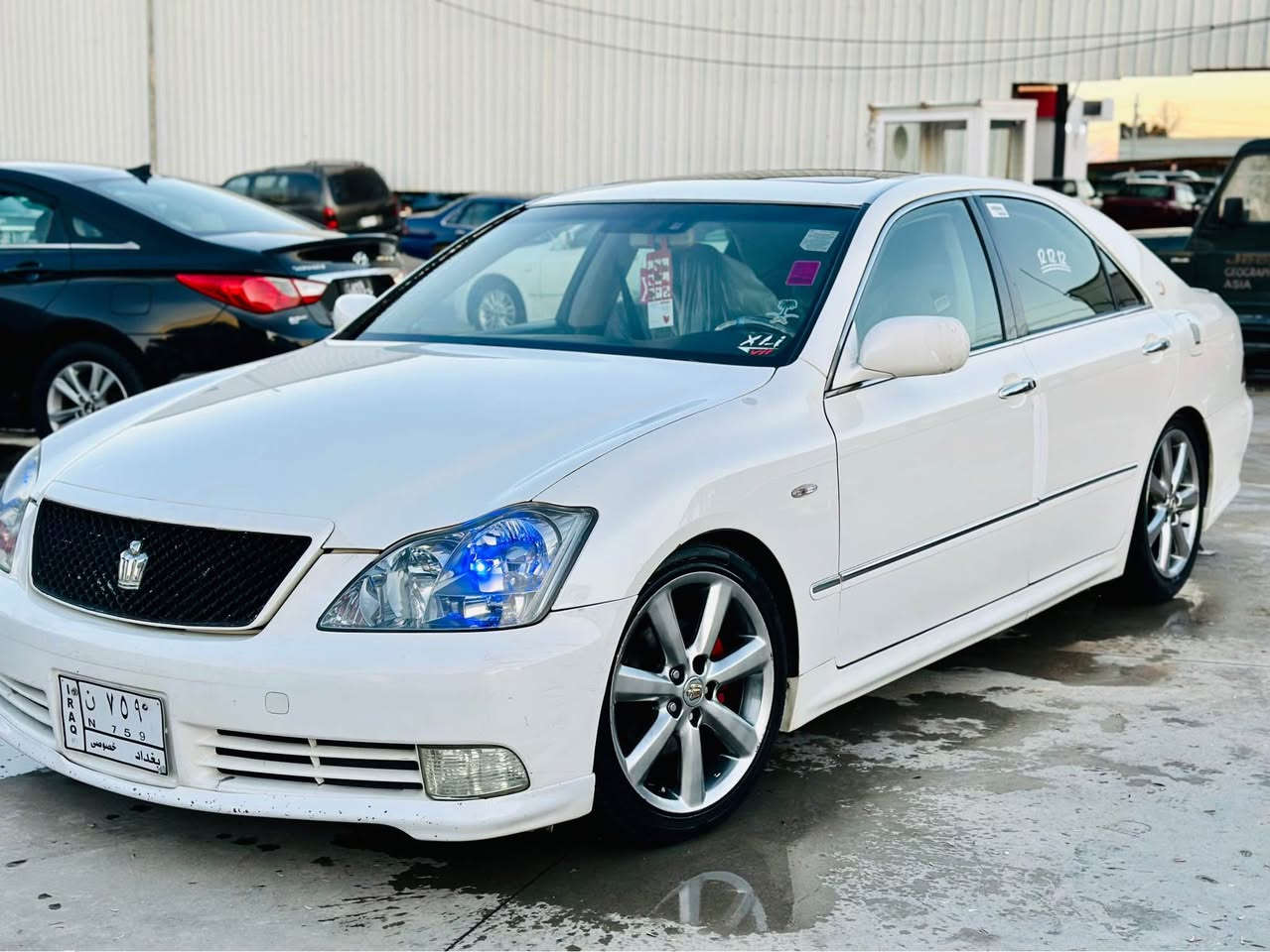 شاهانە مووس موس 
(٢٠٠٥) سپۆرت (١٨٠) مەرخوب
بێ بۆیاخ بەس شوێن موسی بۆیاخە
٤ دوگمە سڵایت سەلاجە ئاوینە شەفت
گێڕ و مەکینە و دەعموو لیدراو بەشەرت 
سەقفی شوشەی بێ مەسرەف
قوفڵی ٦١ گەڵا
***********
*********** Singapore
