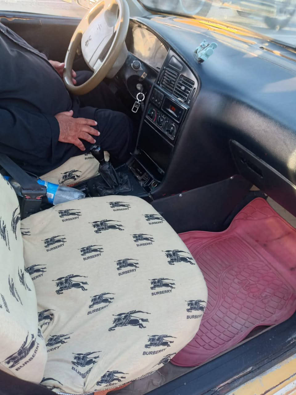 السلام عليكم بيجو 405 للبيع موديل 9 باسمي شرط المداور ايش وقت ما تريد رقمها جديد نجف  مكينه وقير وحداديه نعمه من الله مصفرها وغرامات مكلف بالنشر هذا رقم صاحبه *********** السعر 27 وبيها مجال
