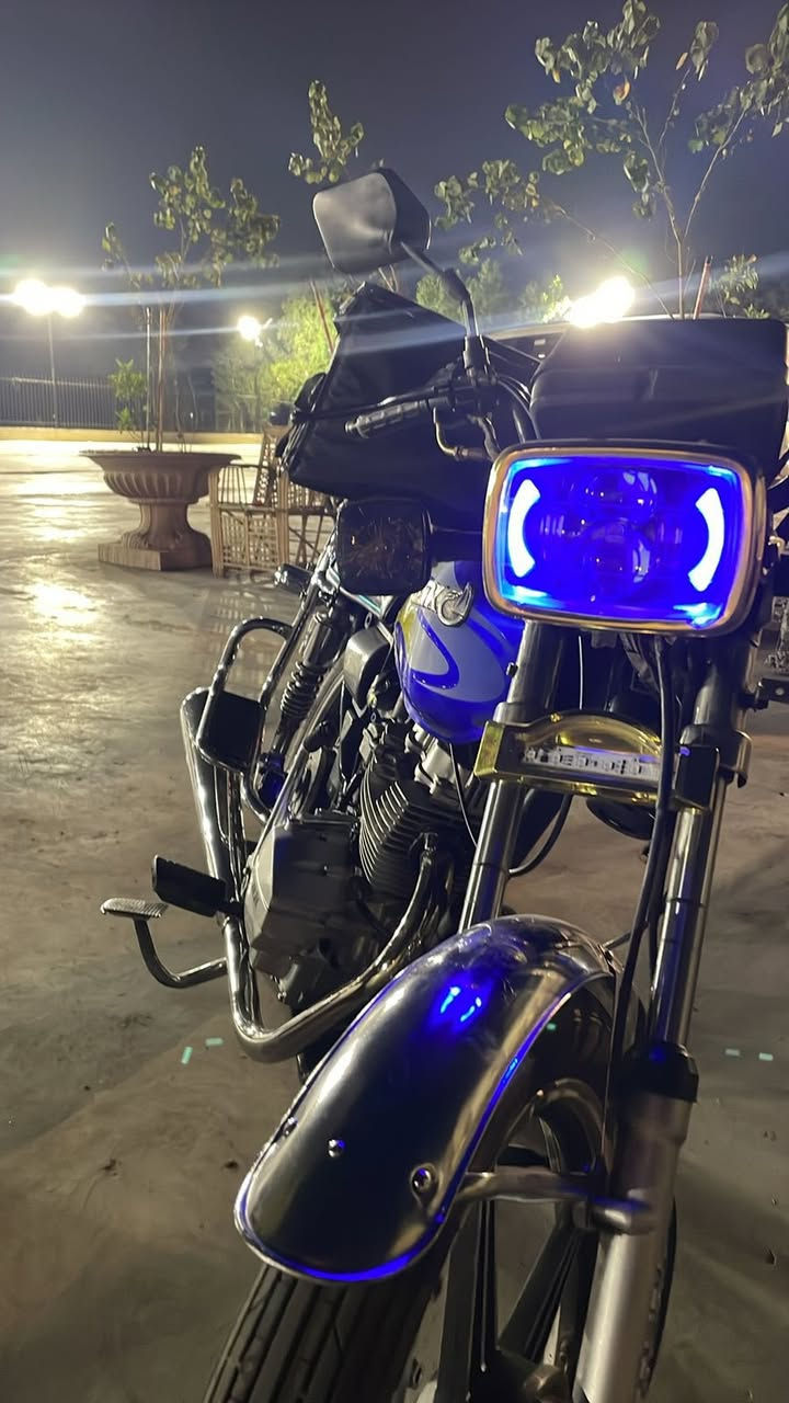 دراجة سونك 5 كير مابيها شي الدراجة بس الكابريتر تعبانه رايدها 450 ألف بيها مجال بسيط
***********
