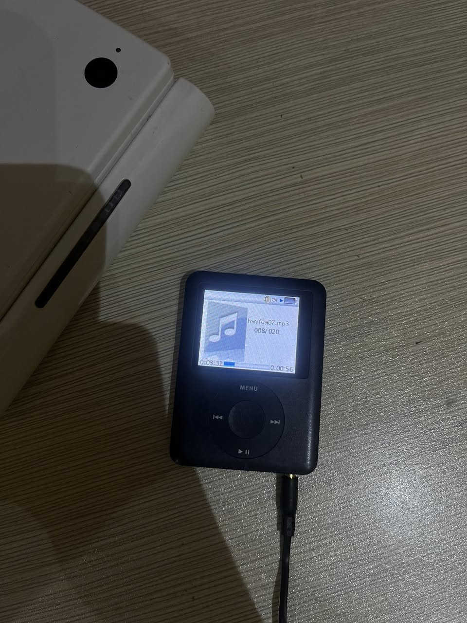 السلام عليكم - ايبود ميني + ايبود نانو ، النانو بطارية جذا ضعيفة ، الميني خالي من اي مشاكل شخط ما بي بطارية شوية تعبانة يعني تطول وياك ساعة بس  + ويا جنطة مالته خاصة بي ، الاثنين بسعر 45 مع التوصيل .


**إذا كنت صاحب هذا الإعلان وتريد حذفه لأي سبب، رجاءا أرسل رسالة إلى الدعم الفني**