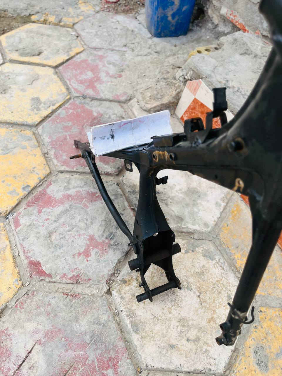 سلام عليكم شاصي ارشه موديل 17 اوراق اصولي 6 ورقات  معرض لاخوين بشارع بغداد السعر 250 وبي مجال مكاني عماره حي العسكري لاتصال *********** هاذ رقمي
