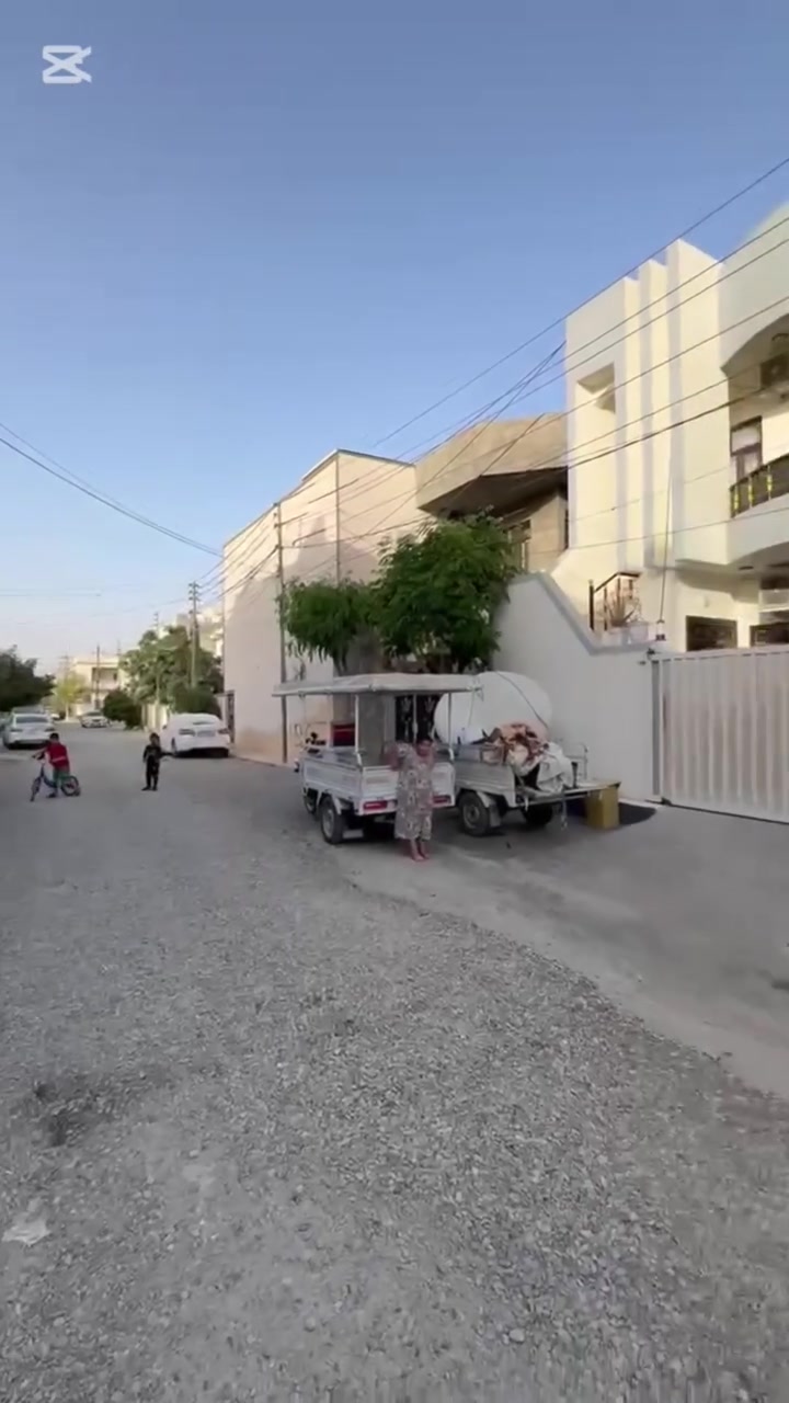 السلام و علیک
ئەم خانوە بۆ فرۆشتن کەلار + شەهیدان نزیک نەخۆشخانەی لایڤی تایبەت ڕوبەرەکەی (60) مترە لەسەر پانی کەوتوە واتا ( 6 بە 10) تاپۆ بەشەرتی تەحویل سعری زۆر مناسبە

ژووری میوان
ژووری نوستن
متبەخ
هۆڵ
حەمام سەرئاو

لەسەرەوەش دوو ژووری لیە

بۆ زانینی نرخ ژمارە یەک بنێرن یان تیل بکەن

***********
