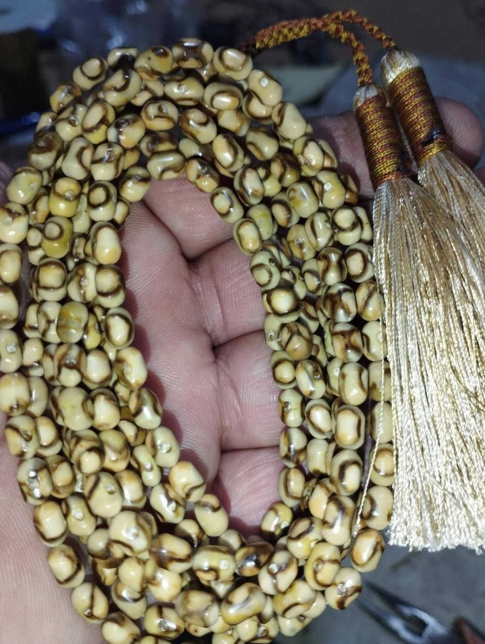 بۆ ئەم جەژن و بەهارە تەزبیحێکی شازت لەدەس نەبوو جلە کوردیەکانت لەبەر مەکە !!!!!!!!!!!!!!!!!
 هەموو جۆرە تەزبیحێکی شازو دەگمەن لای ئێمە بەردەستە 

گەیاندن هەیە بۆ هەموو کوردستان
***********
***********
ڤایبەر وەتساپ بەردەستە
