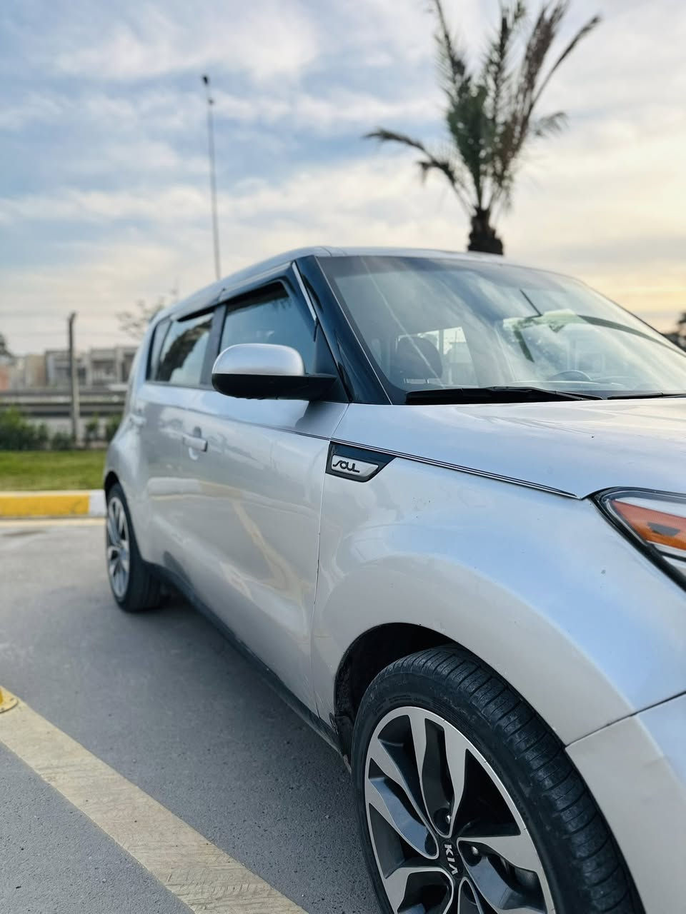 السلام عليكم للبيع كيه صول مديل 2018
محرك 2000 جي دي اي
السياره مصبوغه احزام صور الحادث
وصور السونار بل منشور 
موصفات تحكم استيرن شاشه كار ابلي 
كامره خلفيه ثلاث وضعيات قياده اسبورت 
وايكو ونورمان العنوان بغداد سعر السياره 105
وبيها مجال رقم الهاتف ***********
