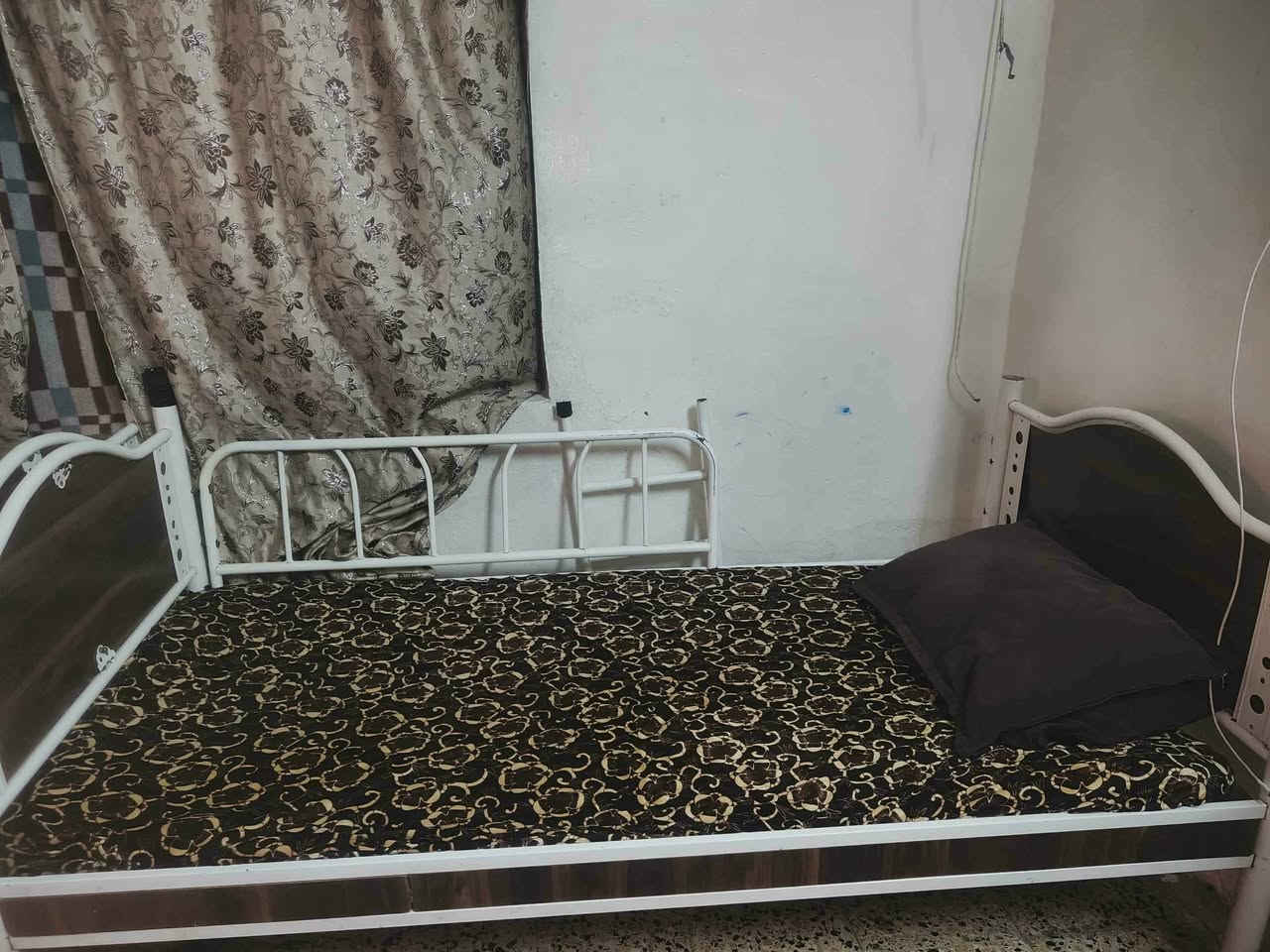 اغراض بيت للبيع
طباخ كريازي  مصري نظيف درجة اولى العيون خمسة شغالة
والكلوب شغال والفرن الفوق والاسفل شغال سعره150قفل
قريولات طابقين للبيع سعرهم 60وبيهم مجال
سنك كبير للبيع10 و تلفزيون للبيع 5
للاستفسار الاتصال على رقم ***********
