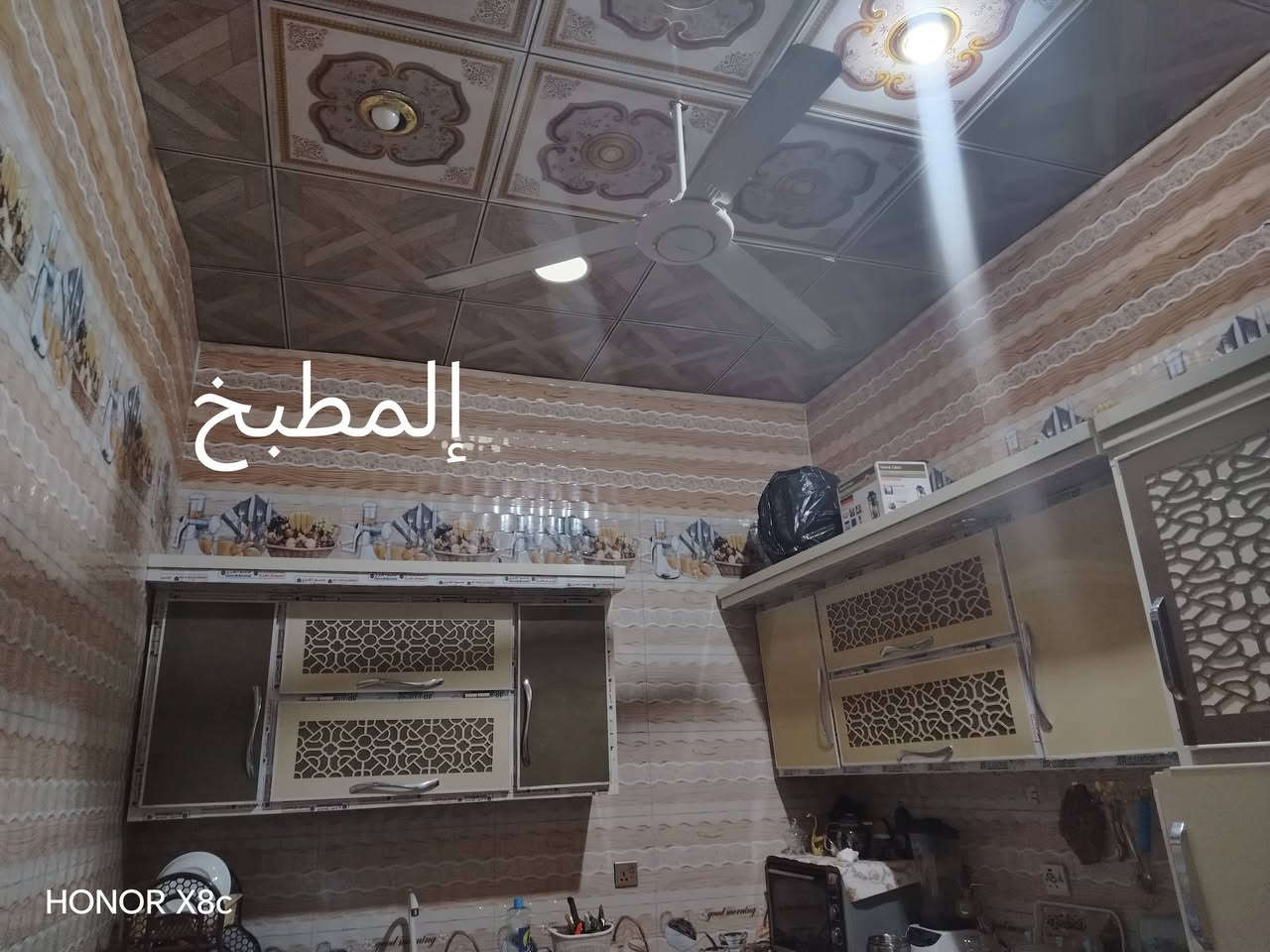 السلام عليكم بيت خلفي للبيع مساحه 100م في الصالحيه شارع القائد قرب ديوان عباده البناء حديث كونكريت مسلح عرض الفرع 10م للاستفسار الاتصال على الرقم (***********).
