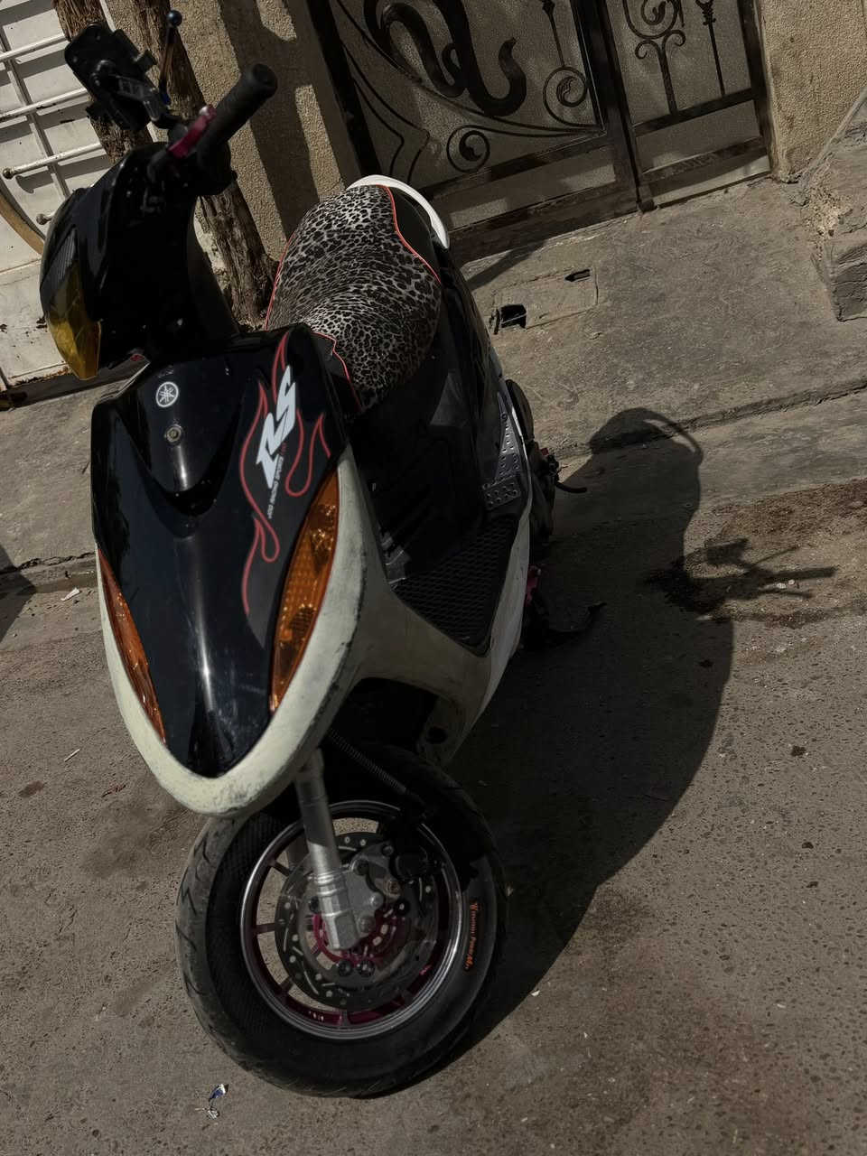 ماكس عدله ٥٥بوشه 
الدراجه بيها تزويد خارجي +الدبل الخلفي ب ٢٥٠ 
وبيها غراض بعد 
++نقصها فقط باتري ونقوصات قليله 
السعر ٨٥٠وبيها مجال 
مكاني بغداد حي الجهاد 
الرقم 
*********** وتساب فقط
