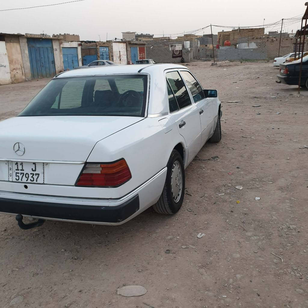 مارسدس دب  موديل 86 بغداد دولي باسمنا بيه قاعدة دبل وحده معمرة سيارة جاهزة تبريد صدر تخم تاير مكان ذي قار قلعة سكر  السعر 47  وبيه مجال ***********      *********** الرفاعي, ذي قار
