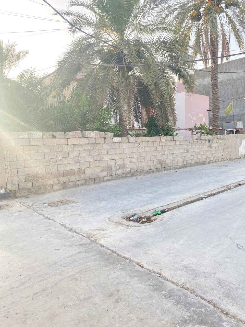 سلام عليكم الدار للبيع  مساحته 300متر 
عرض 20 متر ونزال 15 ركن صاير 
طابقين الاول استقبال +هول +غرفه نوم 1 +ومطبخ بارد وحراري +صحيات+ معه حديقه مبنيه محلات عدد 2 الطابق الثاني غرفتين نوم + وبيتونه +صحيات 
* موقع البيت حي العروبه جاي من فلكه انس الشارع اليوديك عل سفينه وجه عل شارع 
البيت بسمي مو ورثه &&&
 ملاحضه : الصوره الي مخطط بيه بل ابيضّ هاي تكدر تاخذه من الدوله  
الاستفسار عل ارقام /مامتواجد عل فيس 
***********
 ***********@
