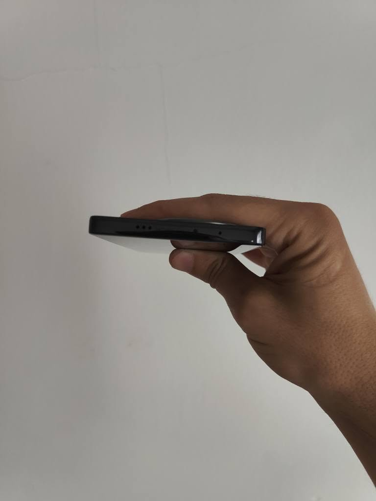 Tecno Camon 30Pro 5G
 فرۆشتن و گۆرینەوە
                                       نرخ  260 هەزار قفل
 %٩٩خاوێن و بێشوخت 
کامل ئەشیا (کارتۆن+کەڤەر+کەلەی شەحن) تەنها وەیاری لەگەل نیە
 قەبارەی ڕوونما : "6.78
جۆری ڕوونما : AMOLED
نوێبوونەوەی ڕوونما : 144Hz
ڕام : 12GB+12
بیرگە : 256GB
چارەسەرکەر : Dimensity 8200 Ultimate
pubg:90_120  fps
 کامێرای سەرەکی : 50MP.  ڤیدیۆ  4k .60fps
 کامێرای سێڵفی : 50MP. ڤیدیۆ 4k.  60fps
 پاتری : 5000mAh
 توانای بارگاویبوونەوە : 70 وات فاست جارج

*********** دخان, السليمانية
