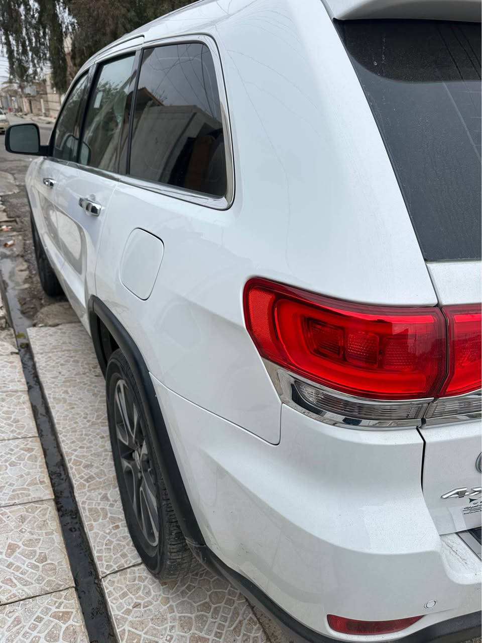 جيب لاريدو موديل ٢٠١٧ليميدت خه ليجي سفري ئيره يه بسته ك جاملغي سبوغه بي ناوگرتن هه م گياني له شه رت ٨٢مايل روشتوه  سعري ٢٦٢وه ره قه معامه لت يه كه م له هه وليرم *********** أربيل, العراق
