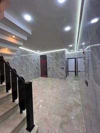 عقار للبيع /١٠٠م واجهة /٥ /يتكون من /ثلاث طوابق /٥غرف /+صالة +مطبخ +خد...