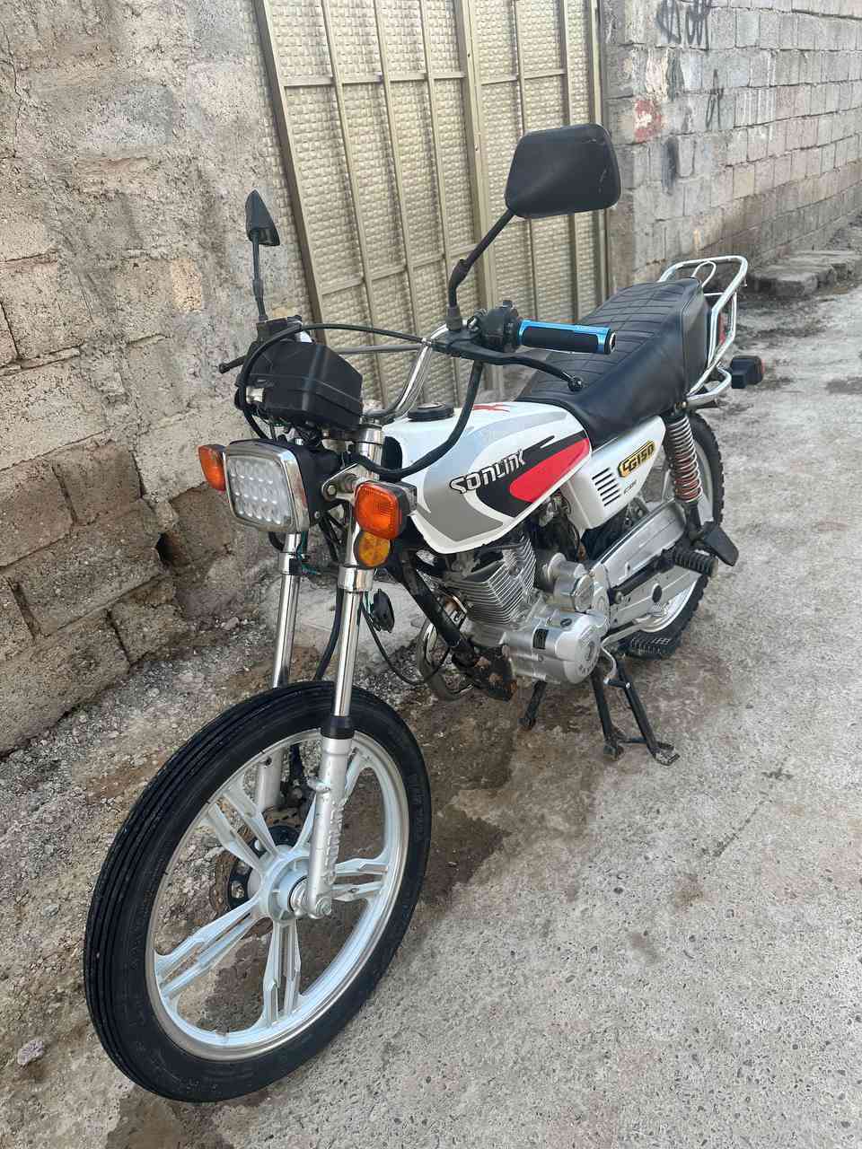 سلام عليكم دراجة سيفان موديل 20 للبيع نقص باتري فقط السعر 400 وبيهة مجال *********** بيهة ورقة وحدة كاتونية
