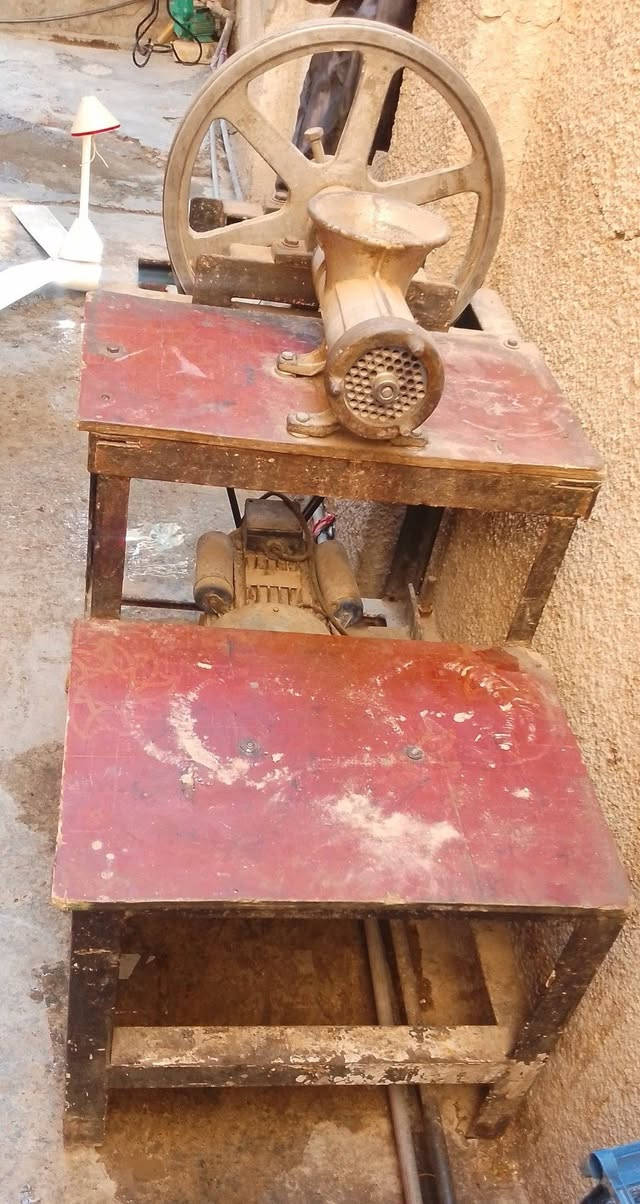 للبيع  مثرامة حجم 32 ماطور سنكل  مكينة جاهزة خير من الله عنوني سبع البور ***********

