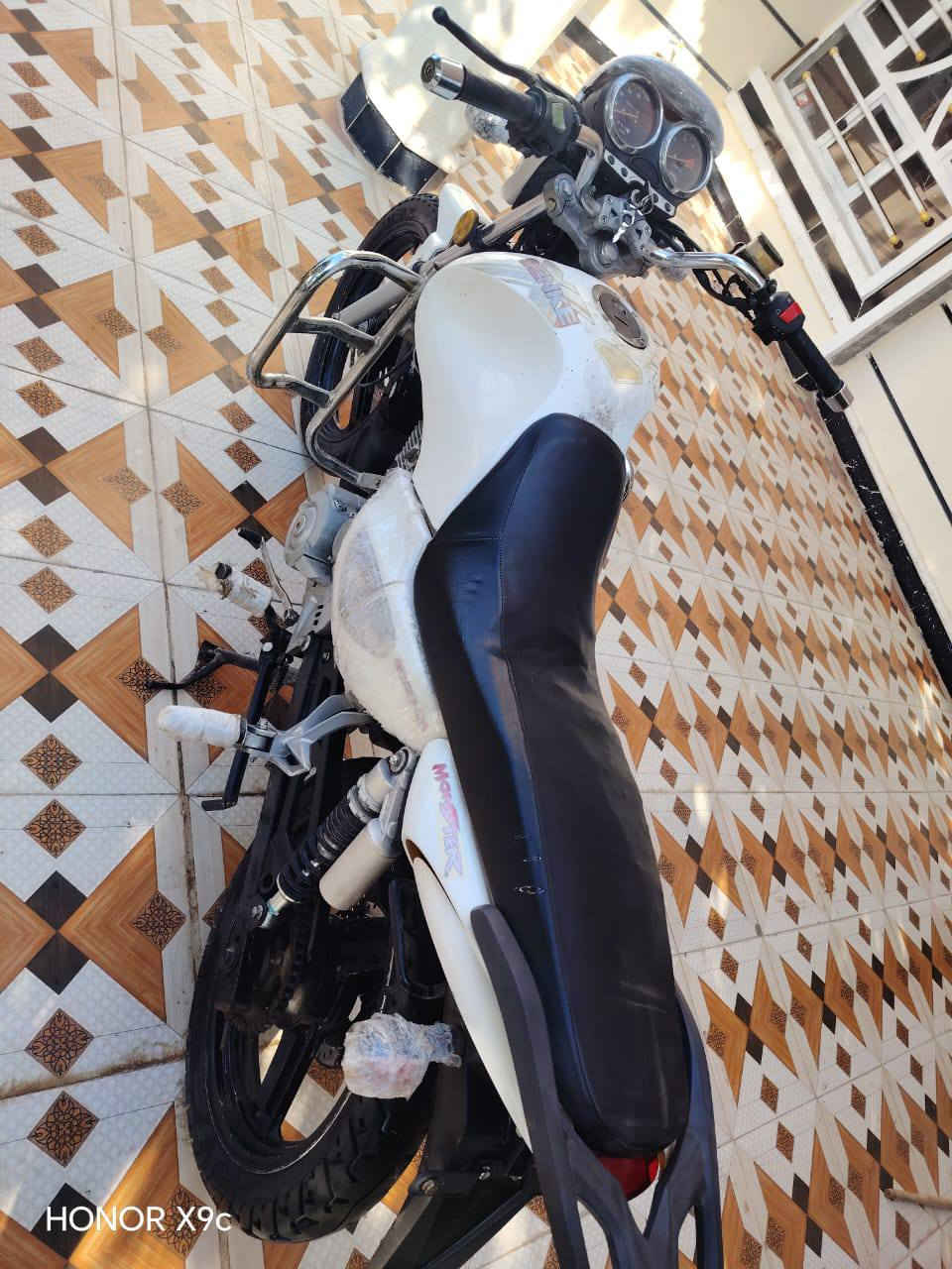 السلام عليكم للبيع سنكي ١٩مكينه ١٥٠شرط مامفتوحه لاتنقيص ولاتبخير كهربائيات شغالة تايرات جدد ماطور نضيف مانقصه كلشي سعره ٧٥٠وبي مجال مكانه الحردانيه او جويزرات  ***********
