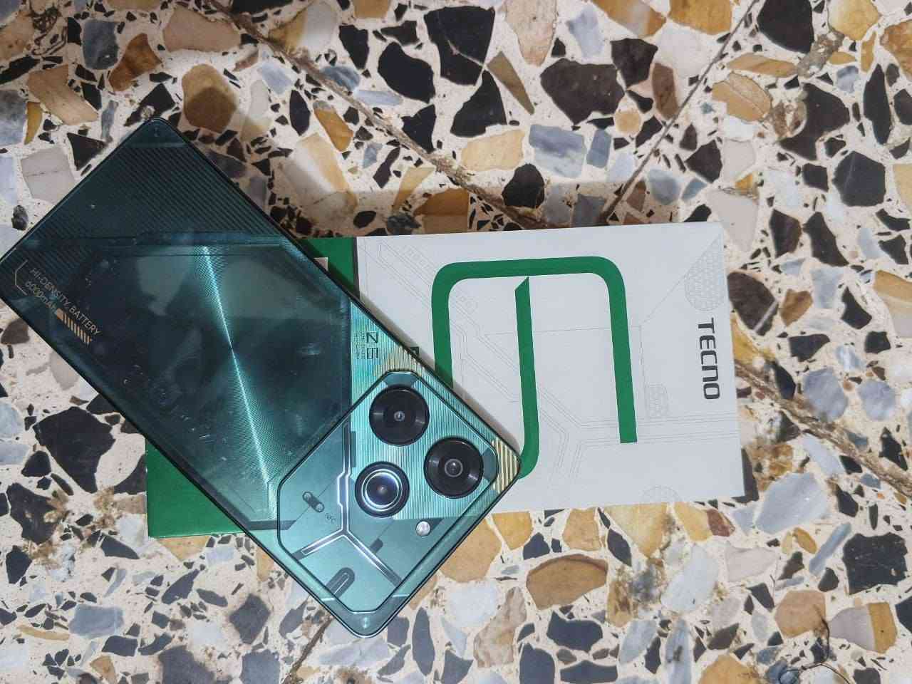 سلام عليكم جهاز للبيع تكنو بوفا 6 برو 5g جهاز نضيف  كلش مال بيت شاشه زلخ مابيها ماداخل صيانة ابد ذاكره 256 جهاز قوي خاصتا بالألعاب سعره 200 ألف وبي مجال للشرايه مكاني ديوانيه مركز خاص أو واتساب ***********
