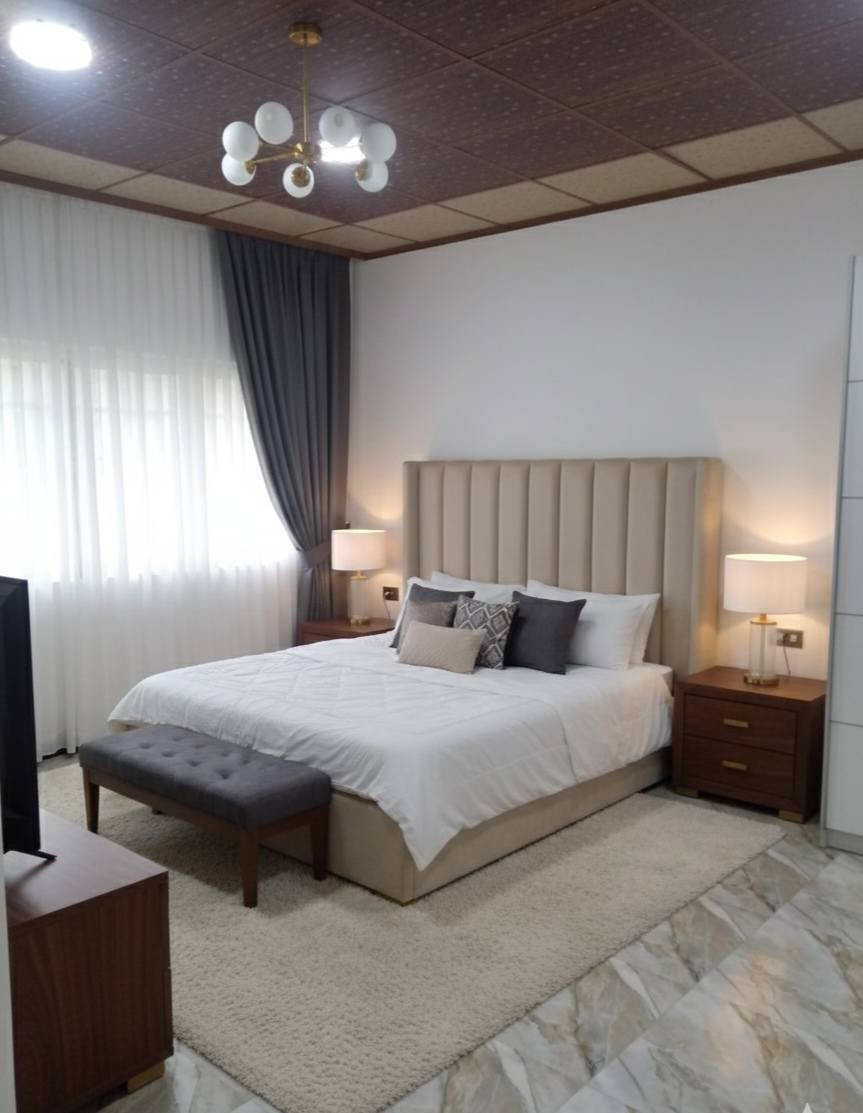 بيت للبيع حي النصر ال14مساحه 150 ركن طابق ونص غرفتين وصاله واستقبال ومطبخ وحديقه وكراج مقابل الصحفيين شارع قصابيه صيهود مؤجر حاليا ب500 يفرغ البيت بعد شهر السعر ب275 بي مجال للشراي الرقم *********** بي واتساب
