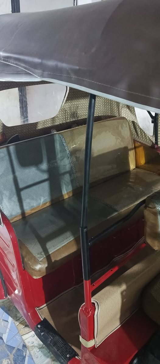 سلام عليكم تكتك موديل 18 اوراق اصليات ومكفولات مصبوغه عام تعمير كله جديد تكتك جاهزه وكلش حلوه 
ربع ماذب عليها  محرك مال 20 السعر 4 ملاين وبيها مجال 
العنوان نجف خان النص ***********
