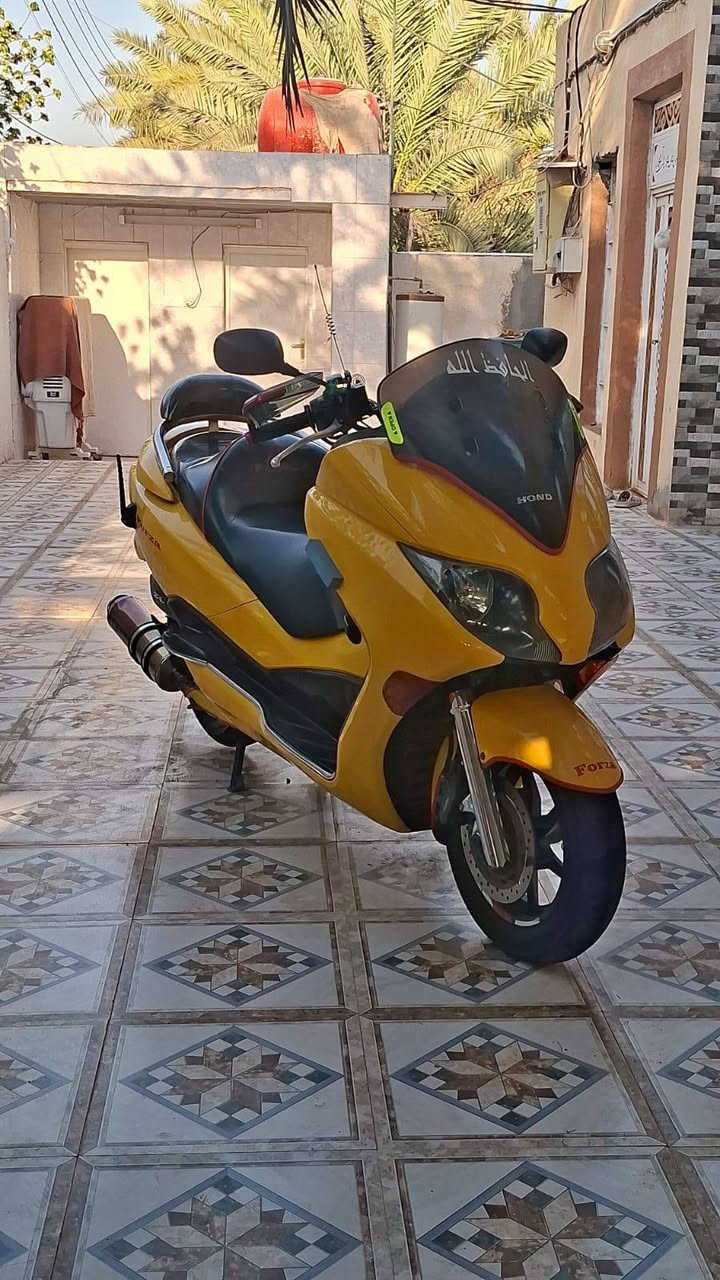 السلام عليكم 010 للبيع
مكفوله كفاله عامه 
بيه فقط المسجل الشاشه مالته عاطله
مكينه ما مفتوحه 
كير شغال 
دراجه نضيفه 
دهن كله امزويل 
للإستفسار ***********
