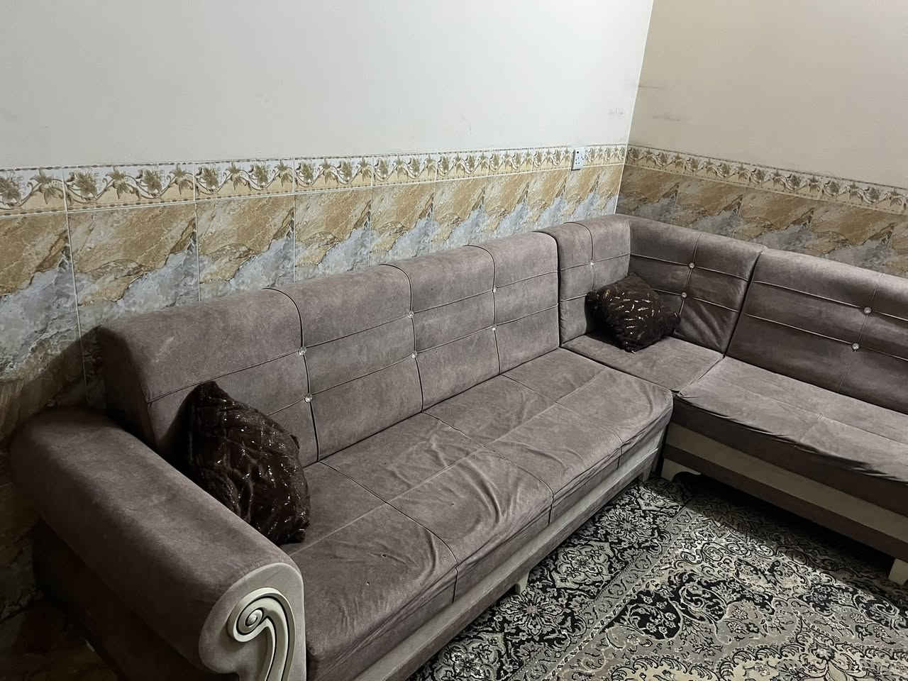 ديوان للبيع نضيف 13نفر الستفسار ***********
