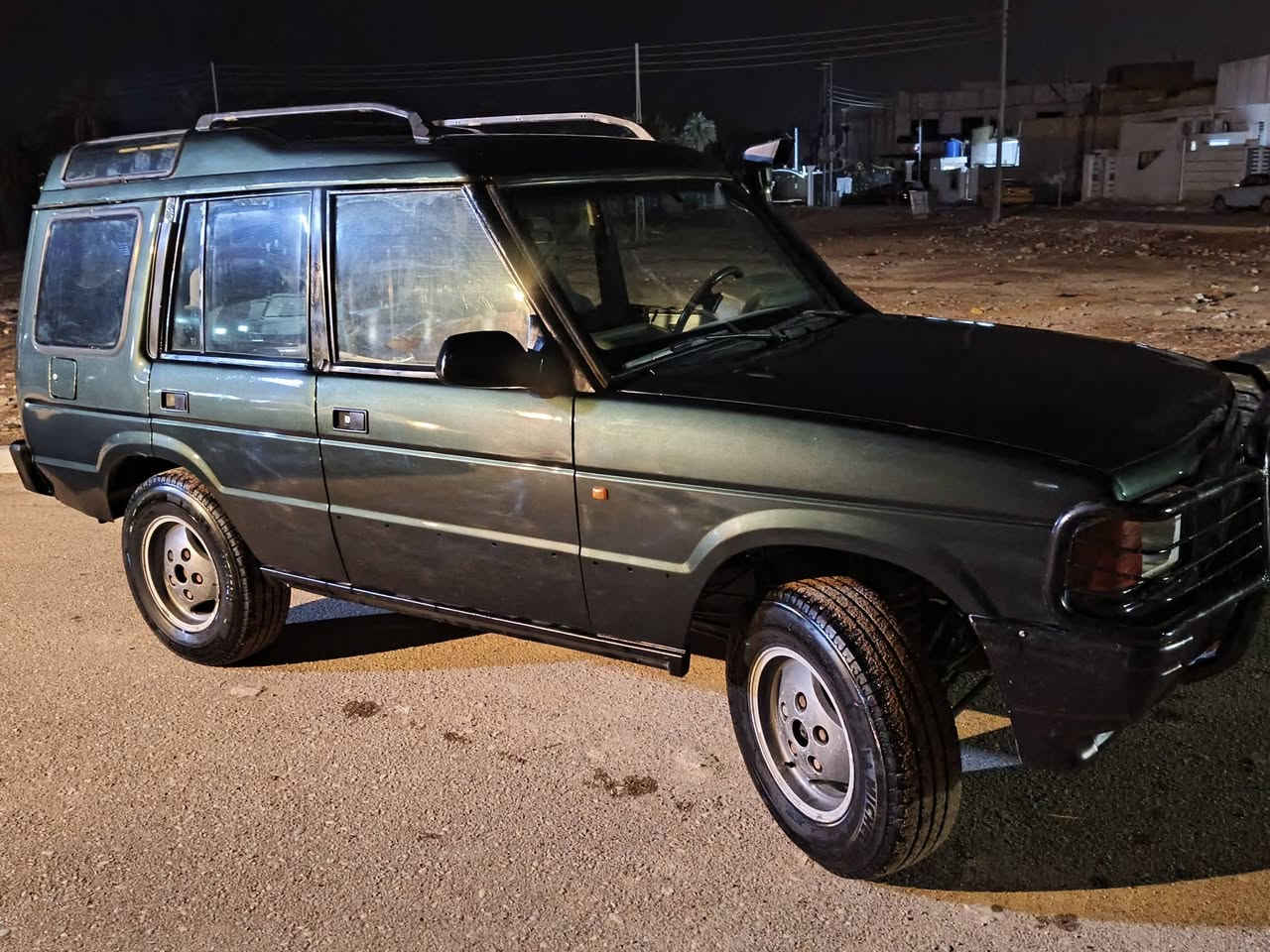 سلام عليكم من رخصت الكروب دسگفري للبيع موديل1993السيارة هسه طالعه من سمكره وصبغ مكينه كاز 4سلندر قوايش تخم تاير حداديه نضيفه كير عادي رقم إنكليزي ميسان صار تقريباً اربع أشهر تجديد وترقيم السيارة لا غرامات ولا شي عليها (ثاني يوم الديرة) السيارة معروضه للبيع والمراوس برانج نضيفه الرقم ***********
