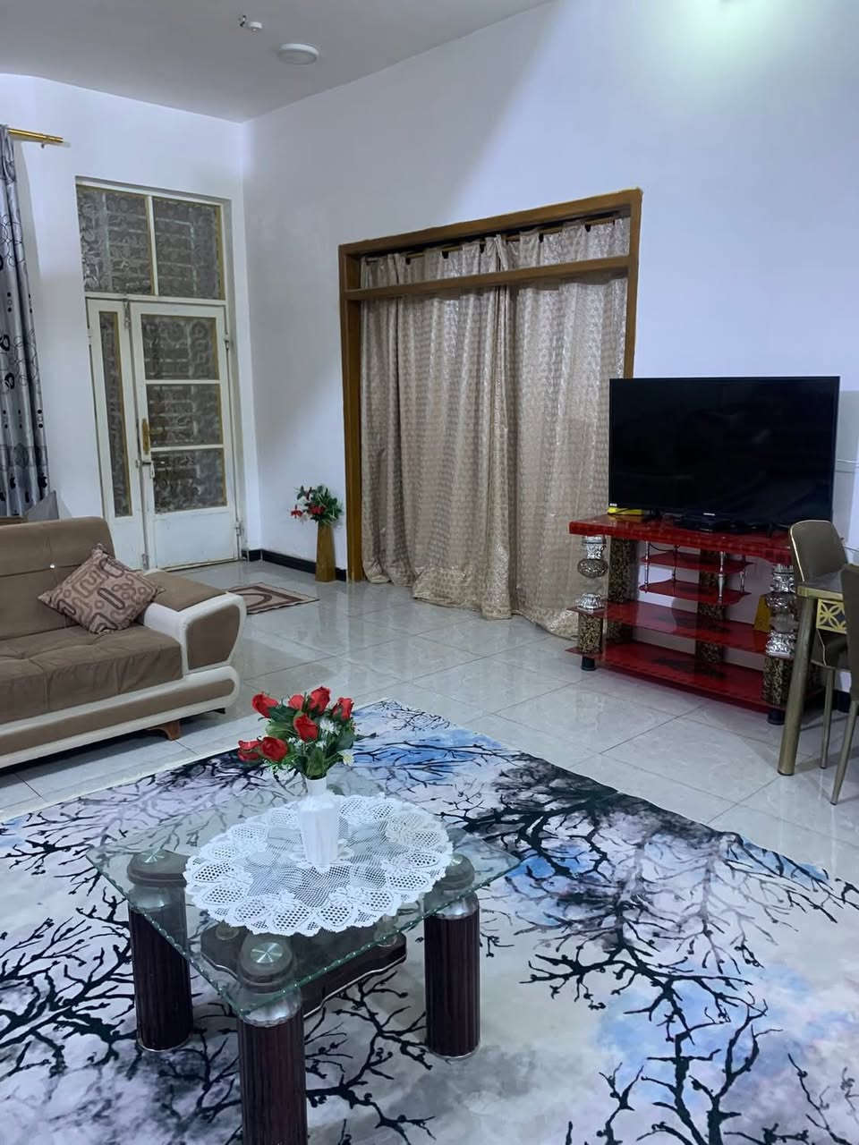 دار للبيع حي الامام المهدي الفرع المقابل مدرسة النوارس وكلية الطب البيطري  200 متر بناء حديث كونكريت للتواصل خاص او الاتصال على الرقم ***********
