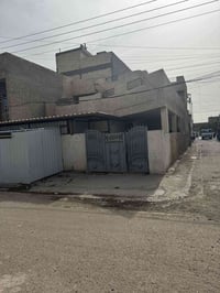 دار للبيع المساحه 200 ركن  الوجه 10نزال 20  يحتوي على صالة ومطبخ   وخد...