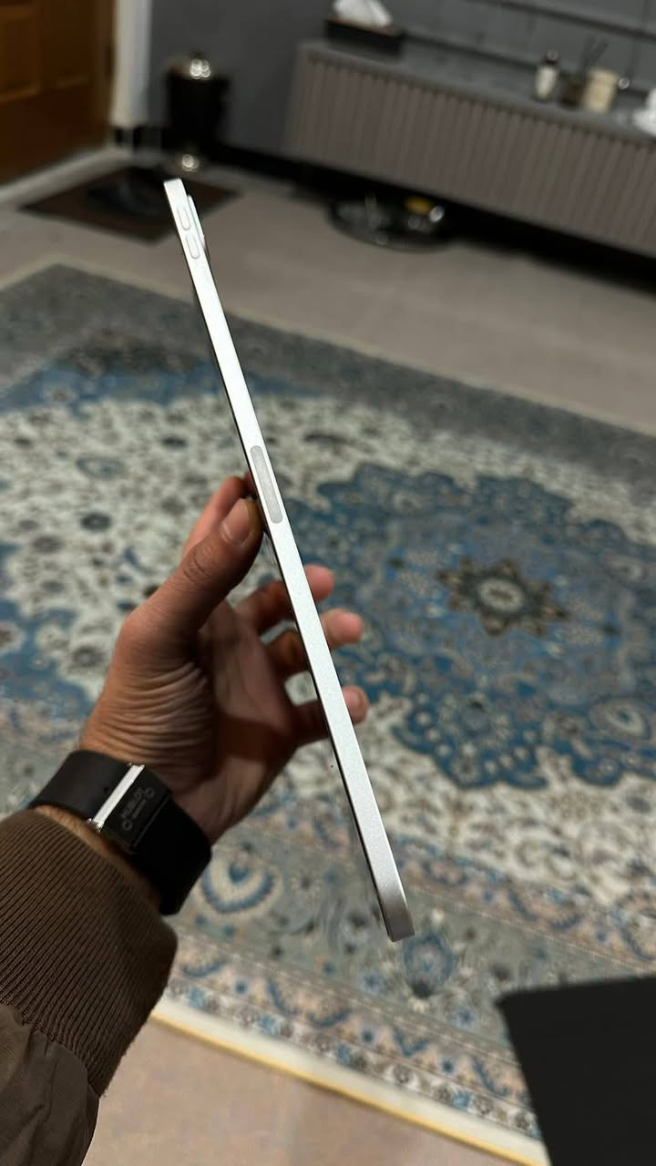 السلام عليكم
ايباد 11 برو الجيل الرابع M2 ذاكرة 256 اصدار 2023  السعر ٧٠٠
البطارية 90 النظافة 💯 شخط واحد ما بي جداً محافظ علية ومستخدم للدراسة فقط غراضة كلها كاملة مكاني بغداد  للتواصل ***********
